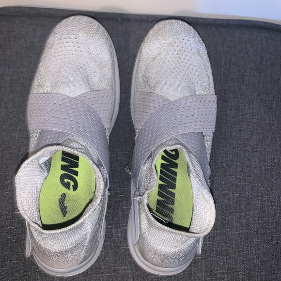 Nike Free Run Motion Flyknit - Picture 4 of 5